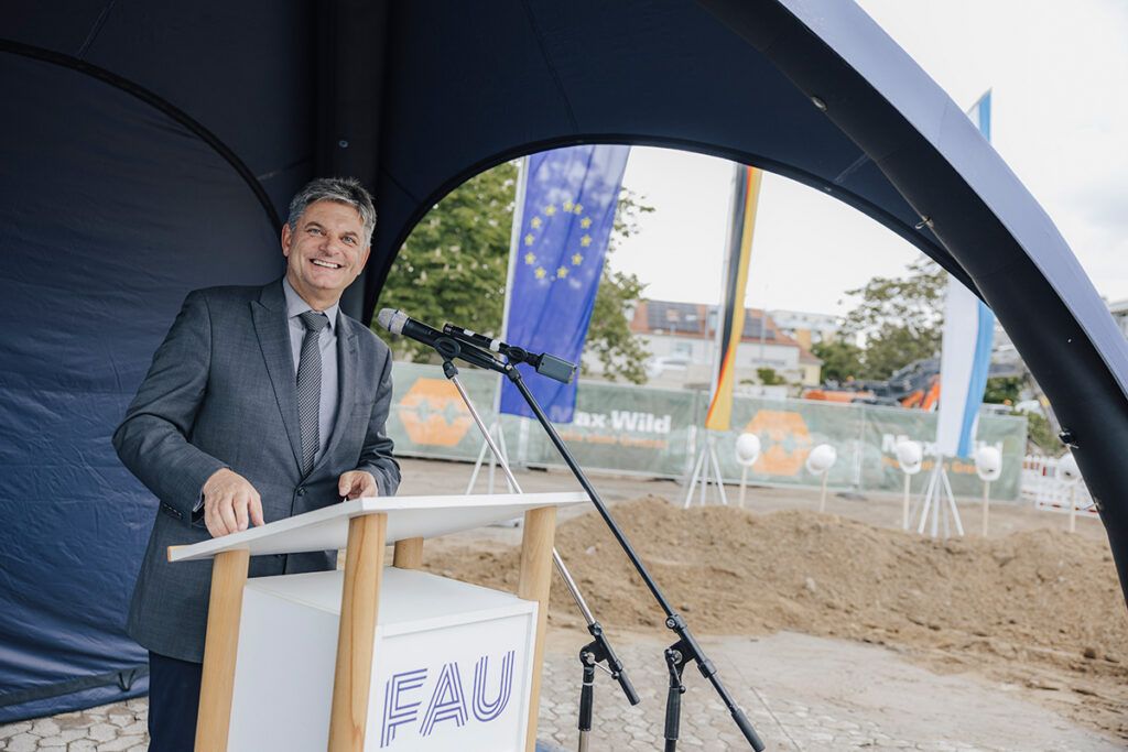 FAU-Präsident wiedergewählt