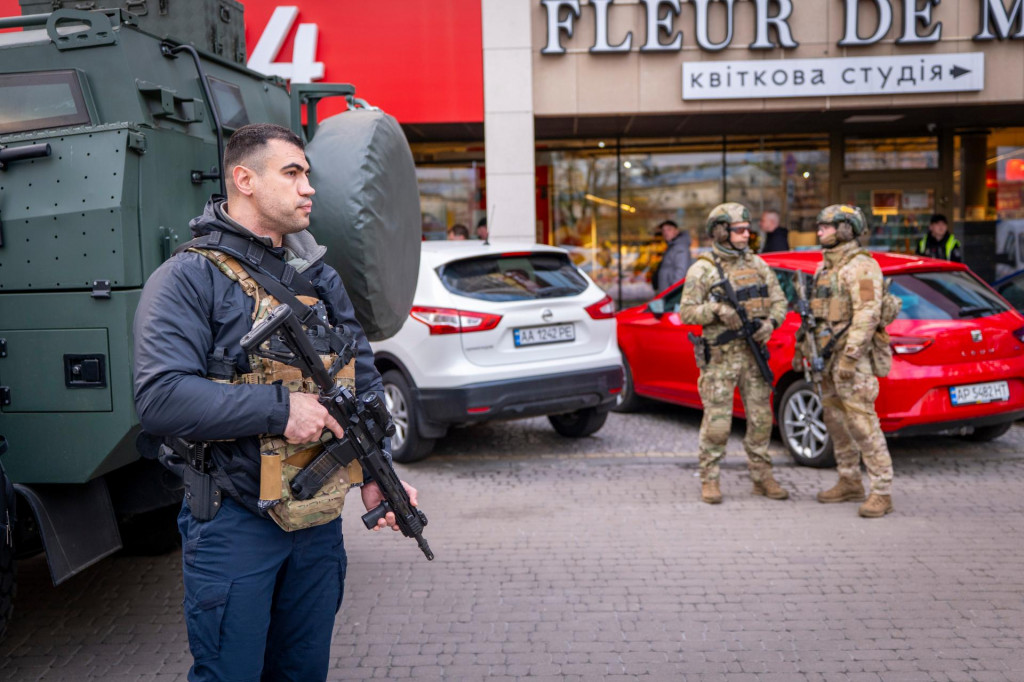 Na Ukrajine začalo disciplinárne konanie proti policajtom, ktorí ušli počas streľby v Kyjeve