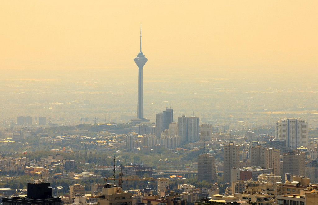 Irán má stále 40 percent dronov a vykopáva zavalené sklady rakiet, píše New York Times