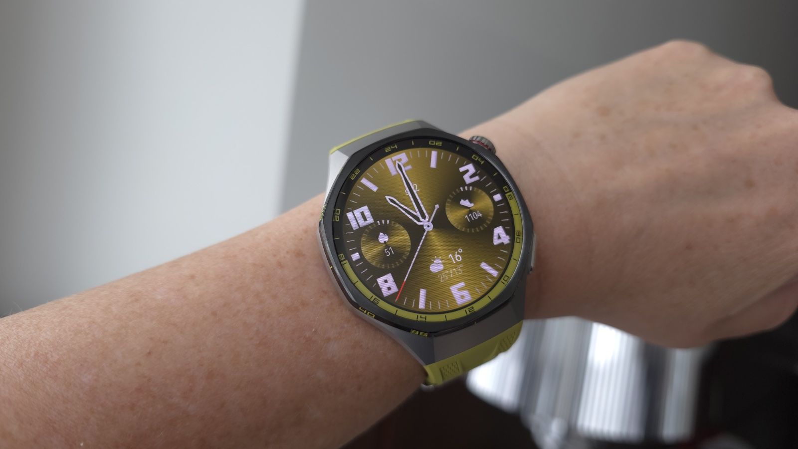 Recenzia Huawei Watch GT 7 Pro: Titán, zafír a dva týždne bez nabíjačky