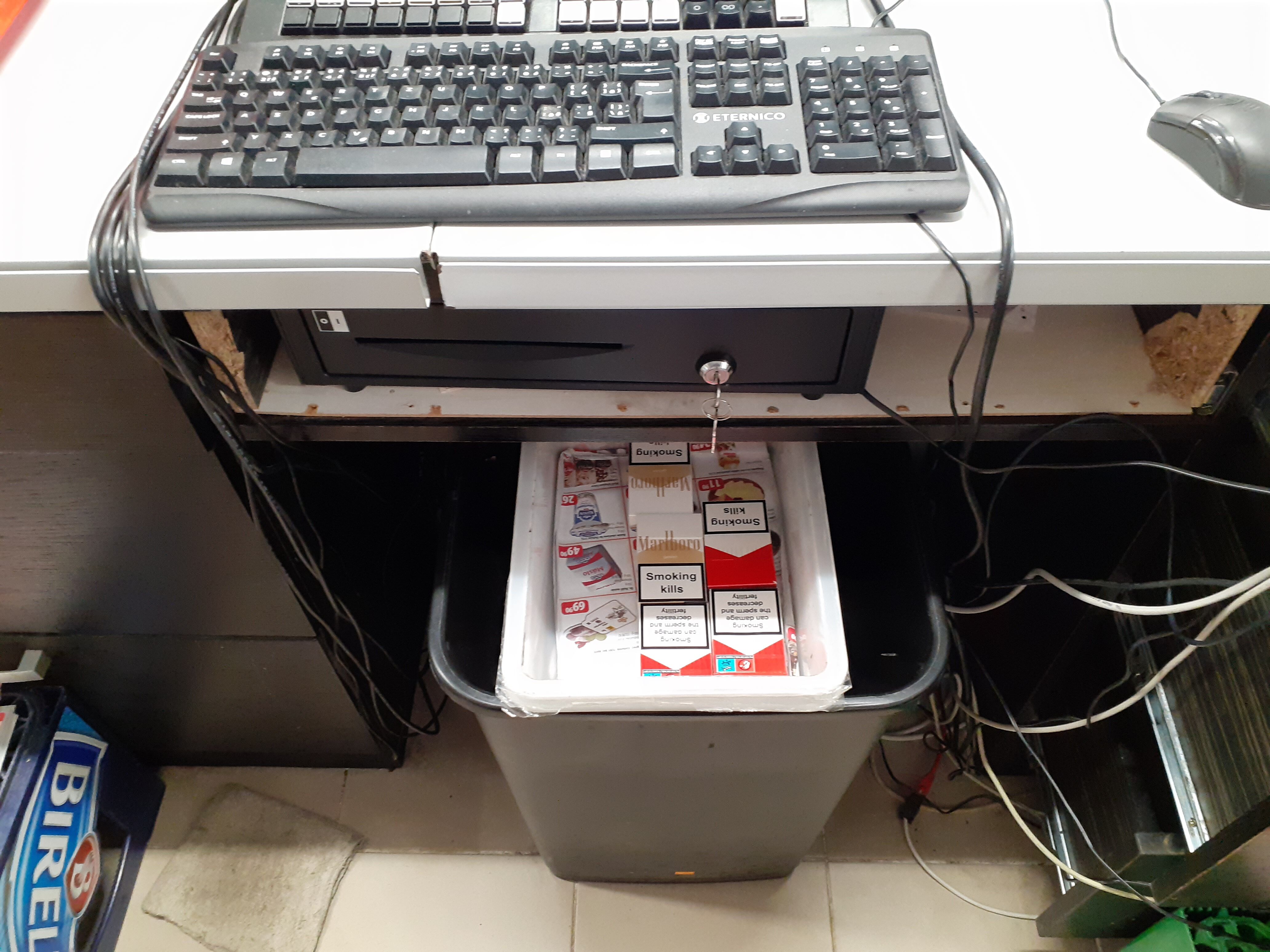 Neznačené cigarety, zahřívaný tabák i náplně do elektronických cigaret