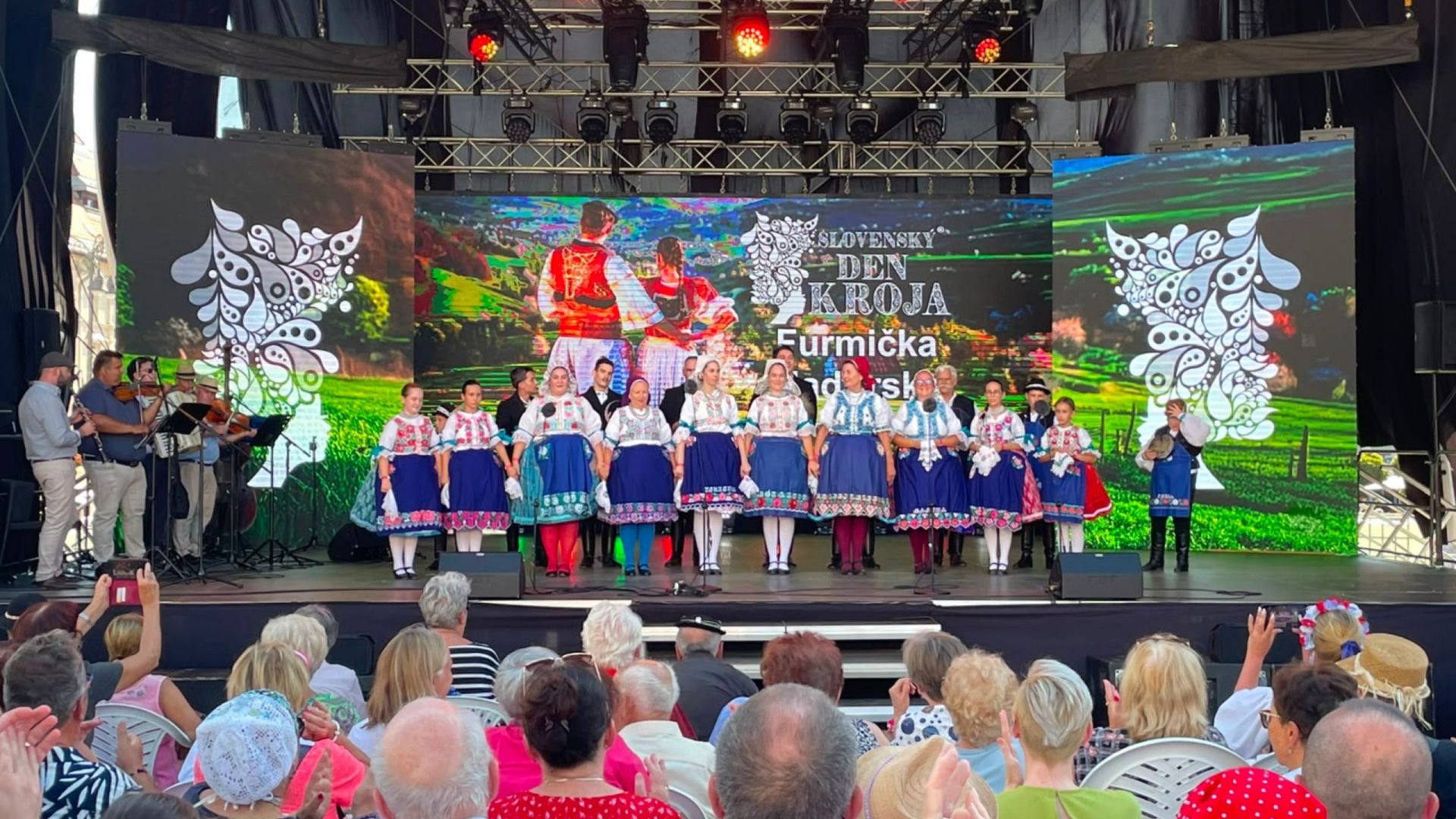 Krajania na Slovenskom dni kroja