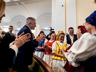 Robert Fico v Rumunsku: Stretnutia s krajanmi sú vzácnou príležitosťou na upevňovanie vzájomných vzťahov