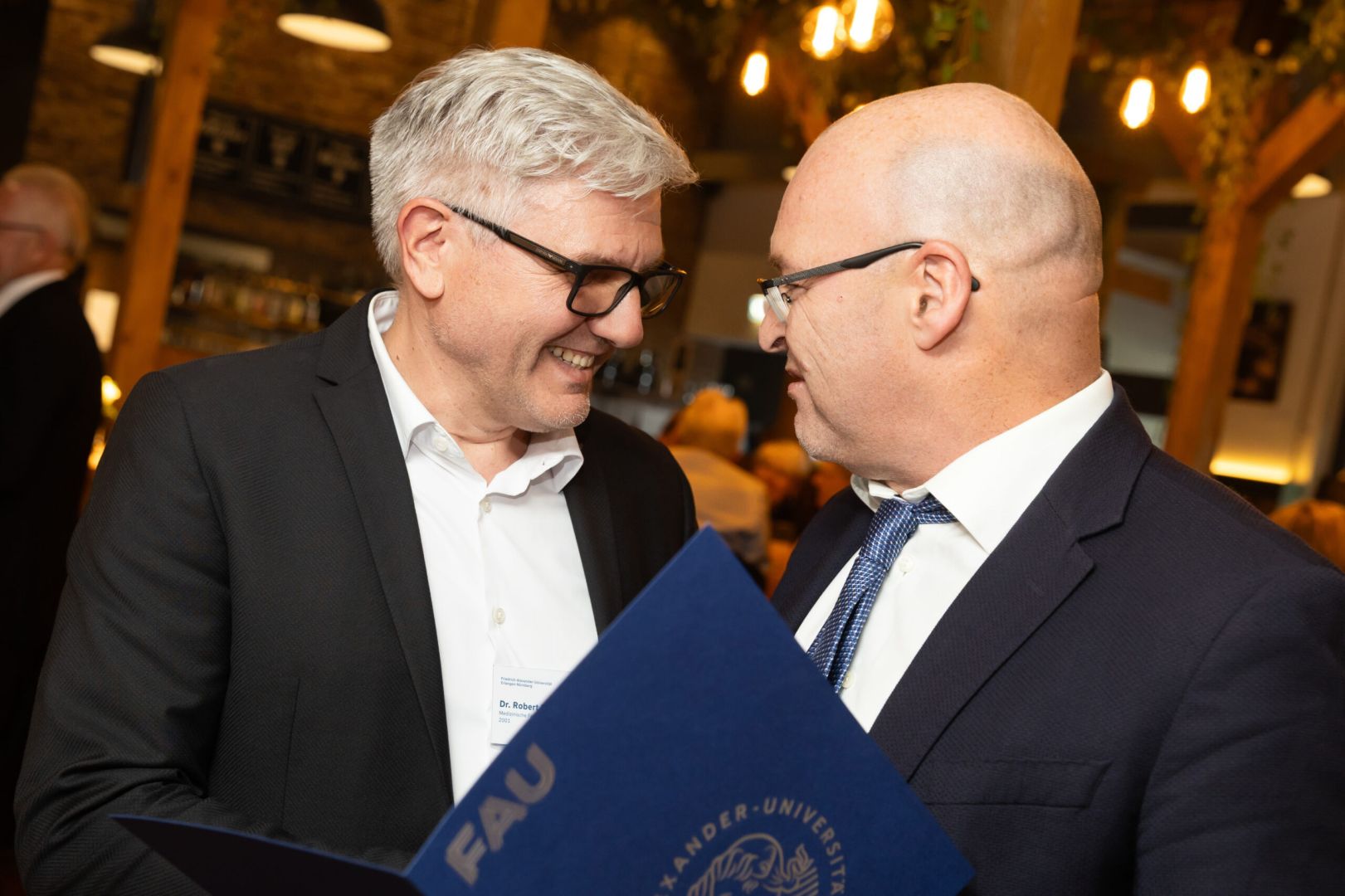 Alumni im Mittelpunkt: Erfolge feiern – Generationen verbinden.