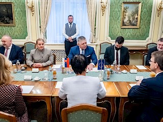 Predseda vlády SR Robert Fico prijal na úrade vlády eurokomisárku pre rozšírenie Martu Kosovú