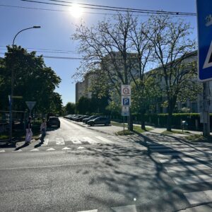 Od 30. apríla bude uzavretá cesta a chodník pred Okresným úradom