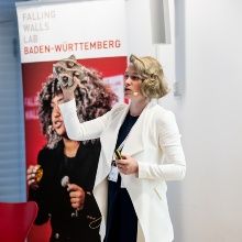Erster Platz für Daria Kovaleva beim Falling Walls Lab Baden-Württemberg