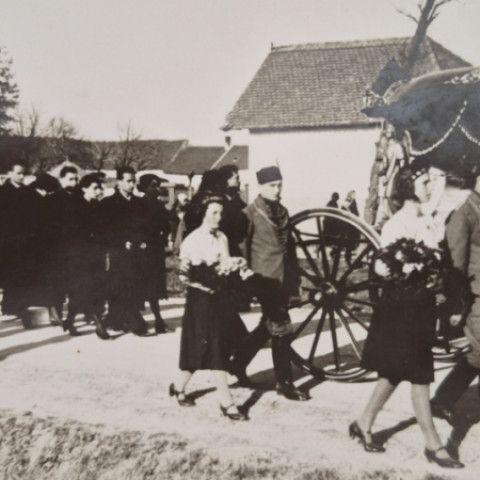 Tichí svedkovia minulosti: Poznáte históriu zaniknutých senických cintorínov?