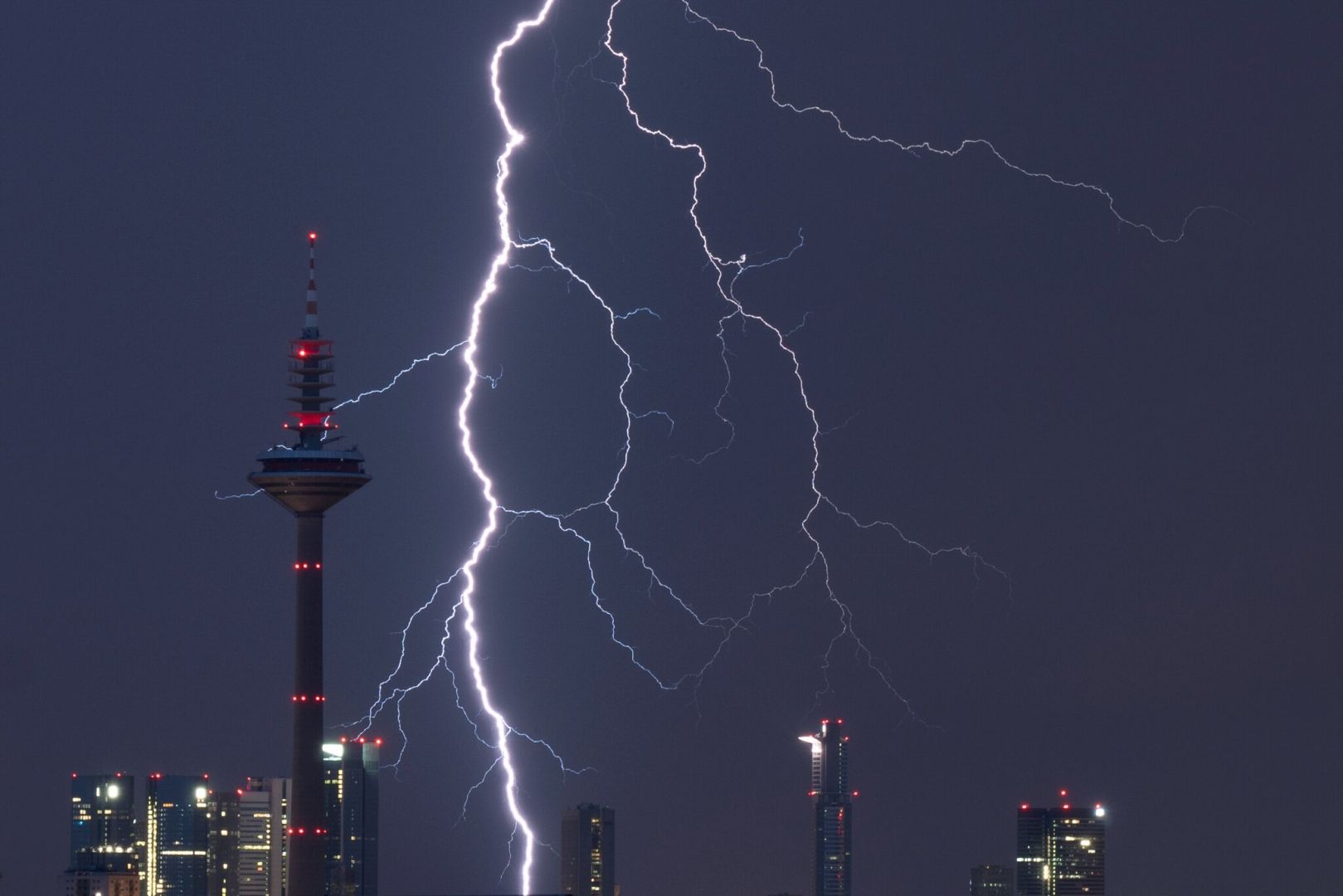 Unwetter – welche Versicherung bei Sturm und Über­schwemmung zahlt