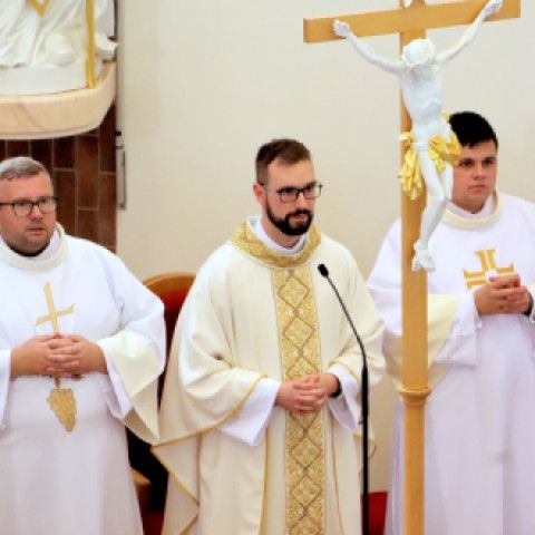 Novokňaz Jakub Jurkovič slávil v Senici primičnú svätú omšu
