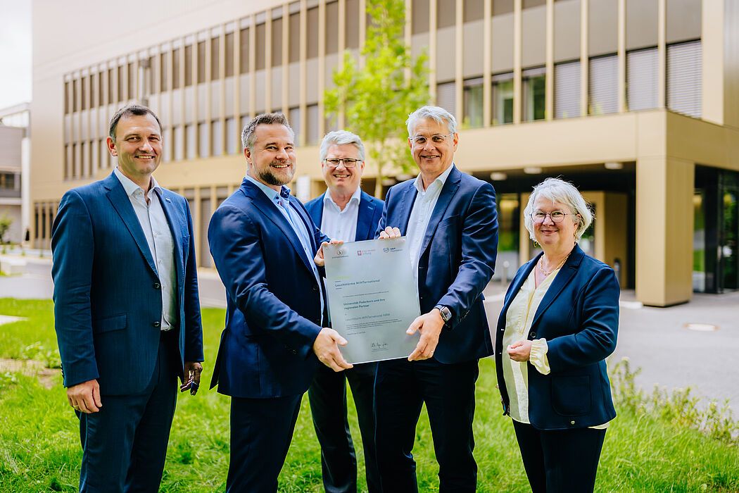 Universität Paderborn bildet internationale MINT-Talente für OWL aus