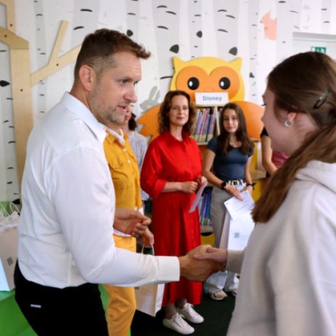 Dobšinského rozprávka Myšacia bundička ožila v 152 detských obrázkoch
