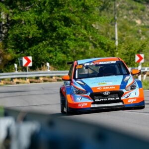 Senčan Maťo Homola mieri za obhajobou titulu v pretekoch automobilov do vrchu