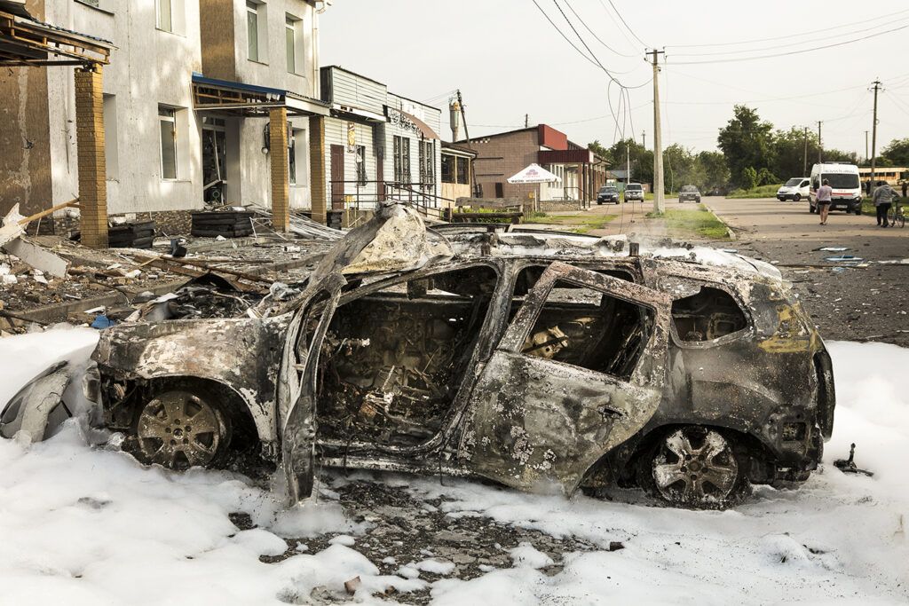 Ruský dron zničil naše humanitárne auto. Pomôžte nám pokračovať v pomoci na Ukrajine