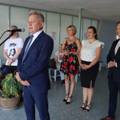 Školákom dnes začínajú prázdniny