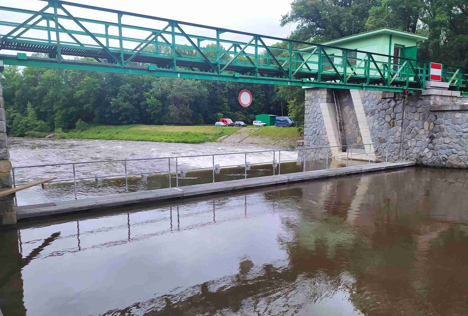 Na jezu v Doksanech jsme demontovali provizorní hrazení, na údržbě budeme pokračovat za vhodných hydrologických podmínek
