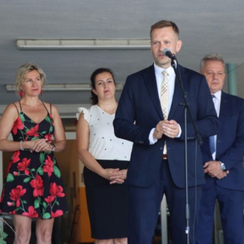 Školákom dnes začínajú prázdniny