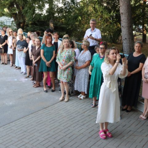 Školákom dnes začínajú prázdniny