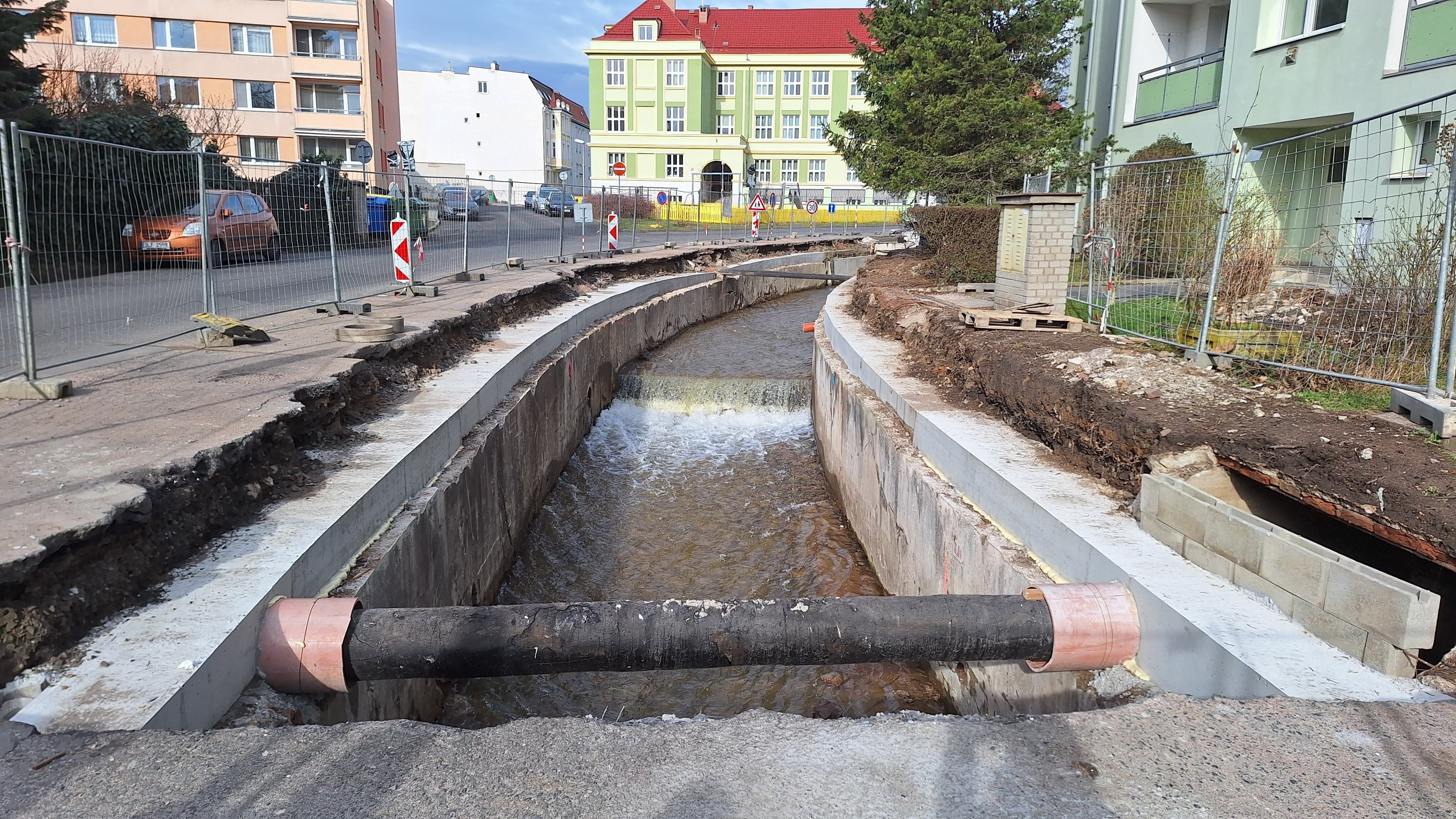 Na Bystřici v Teplicích bouráme stropní konstrukce a vážeme výztuž