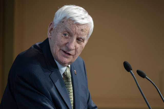 „Utódja nagy elődöknek – nagy elődje utódoknak”: Solymosi László köszöntése (Ünnepi kiadványok az Akadémián 3.)