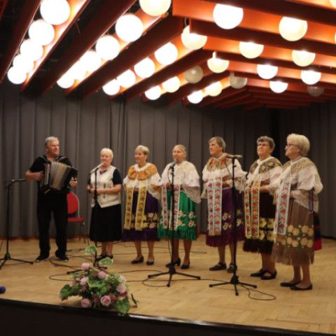 Súbory seniorov sa opäť stretli na pódiu