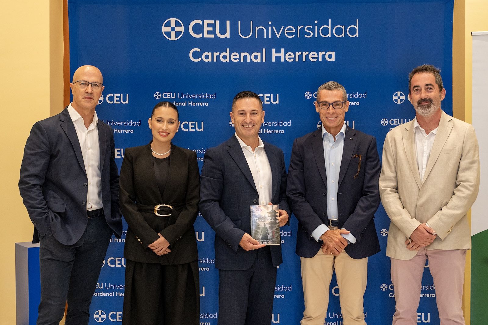 La trasnferencia entre CEU UCH y Ford Valencia, en una novela