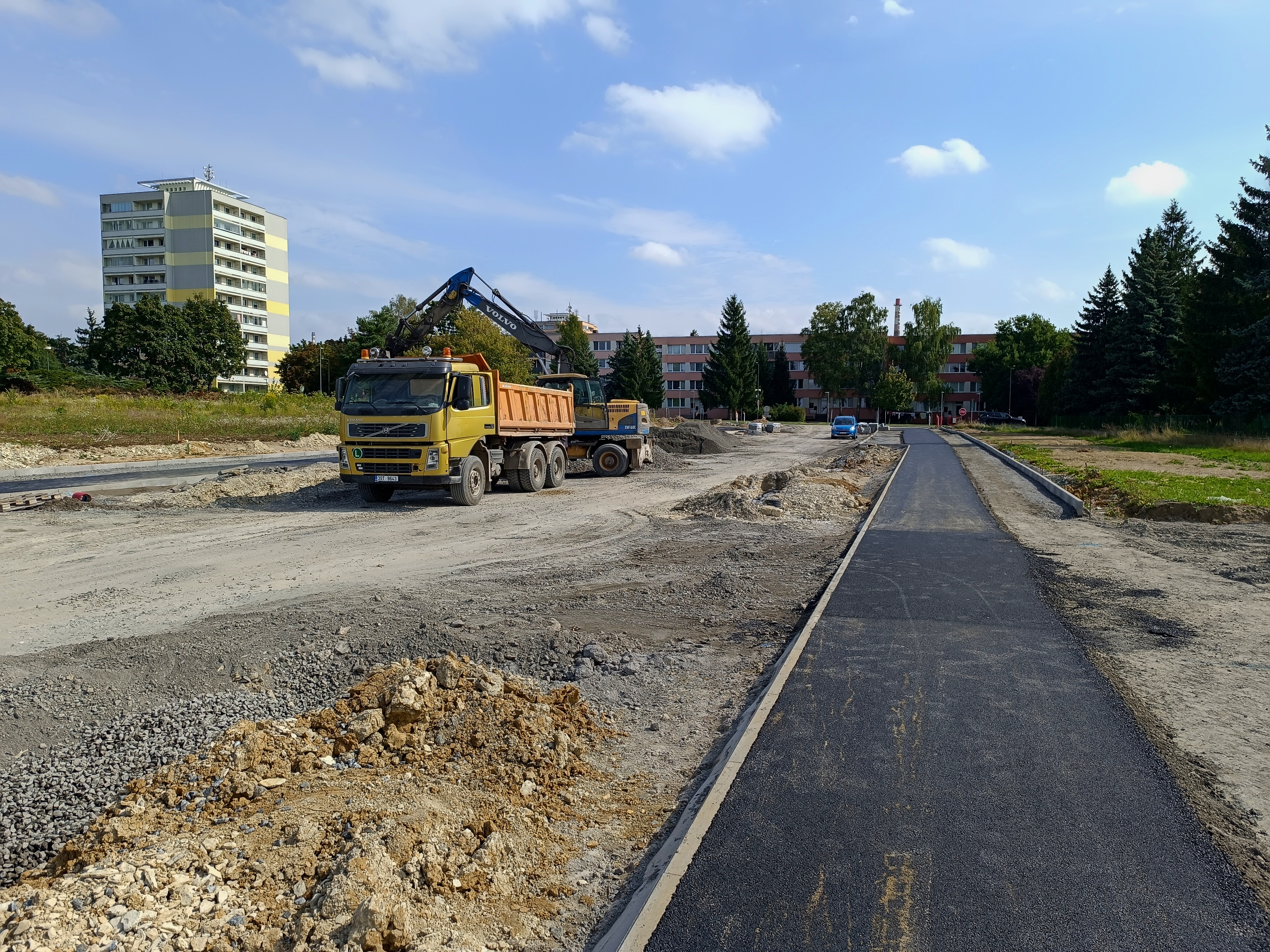 Nová komunikace propojí Okružní a Na Hroudách, nabídne cyklostezku i nové zastávky
