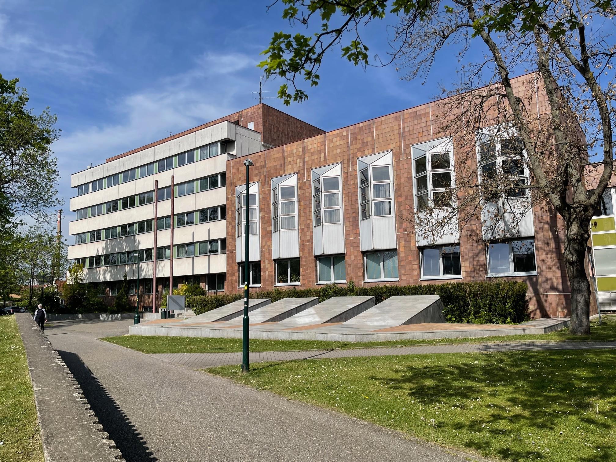 Obecní dům čeká výměna oken, město má vybraného zhotovitele