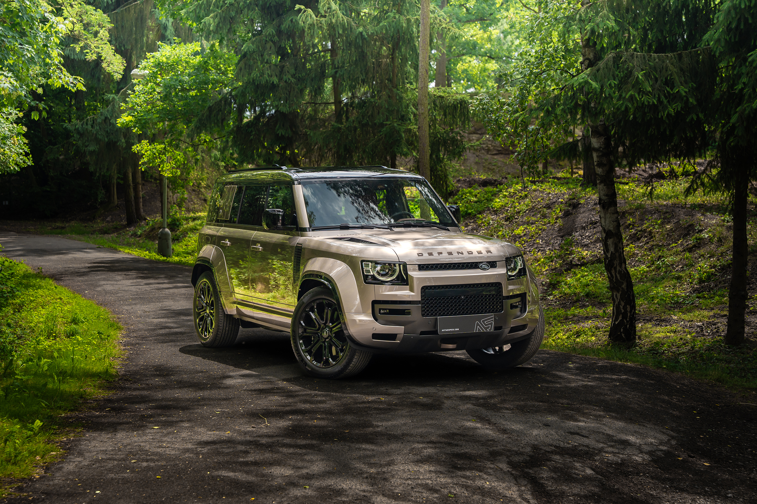 Defender OCTA a Mercedes-AMG G 63 aneb ty nejlepší offroady světa