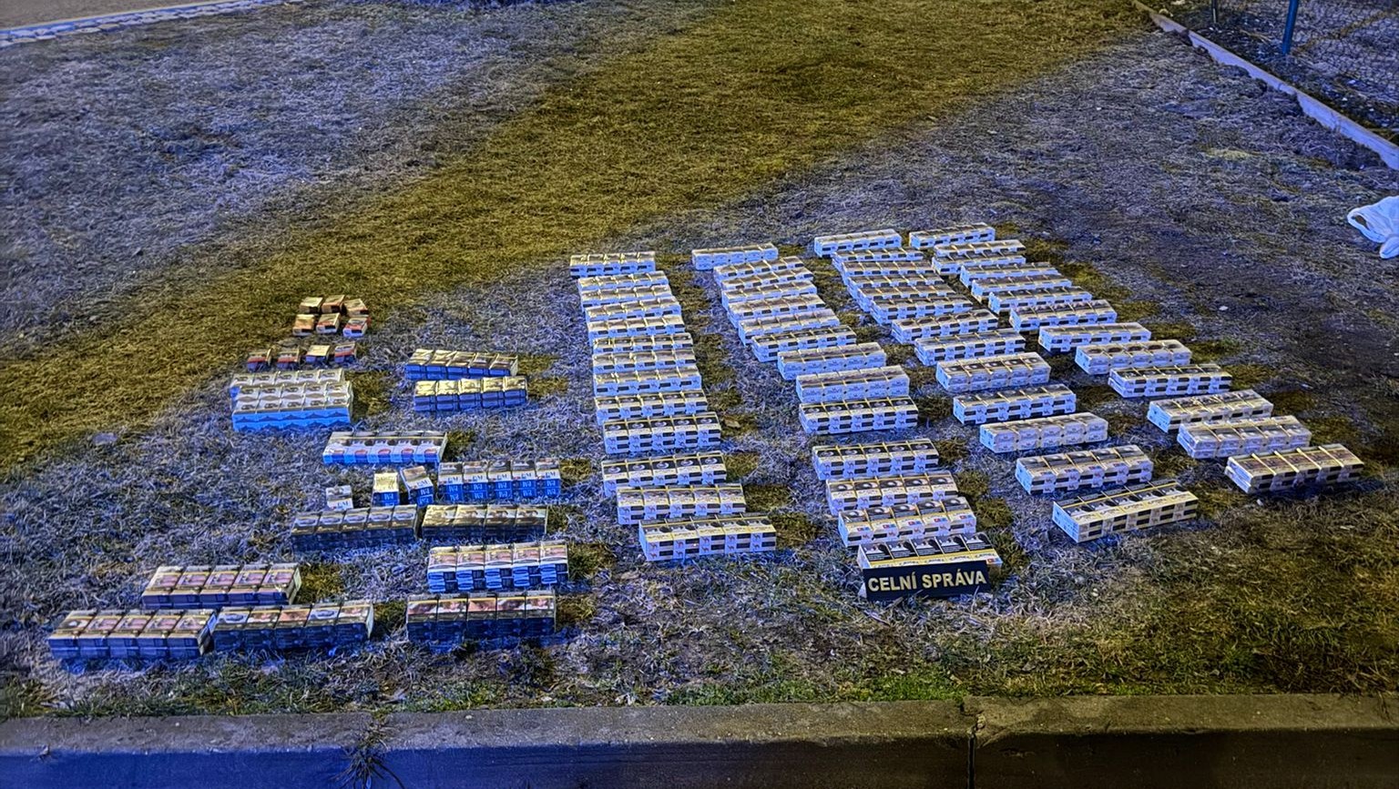 Středočeští celníci na D1 zastavili pašeráky, úkryty odhalila fena Bára