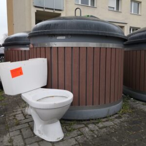 Stojiská nie sú zberný dvor!