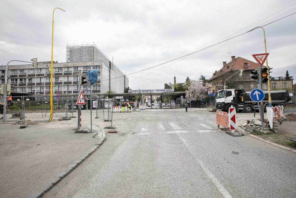 Víkendové dopravné obmedzenie – vstup do UNLP len z Turgenevovej ulice