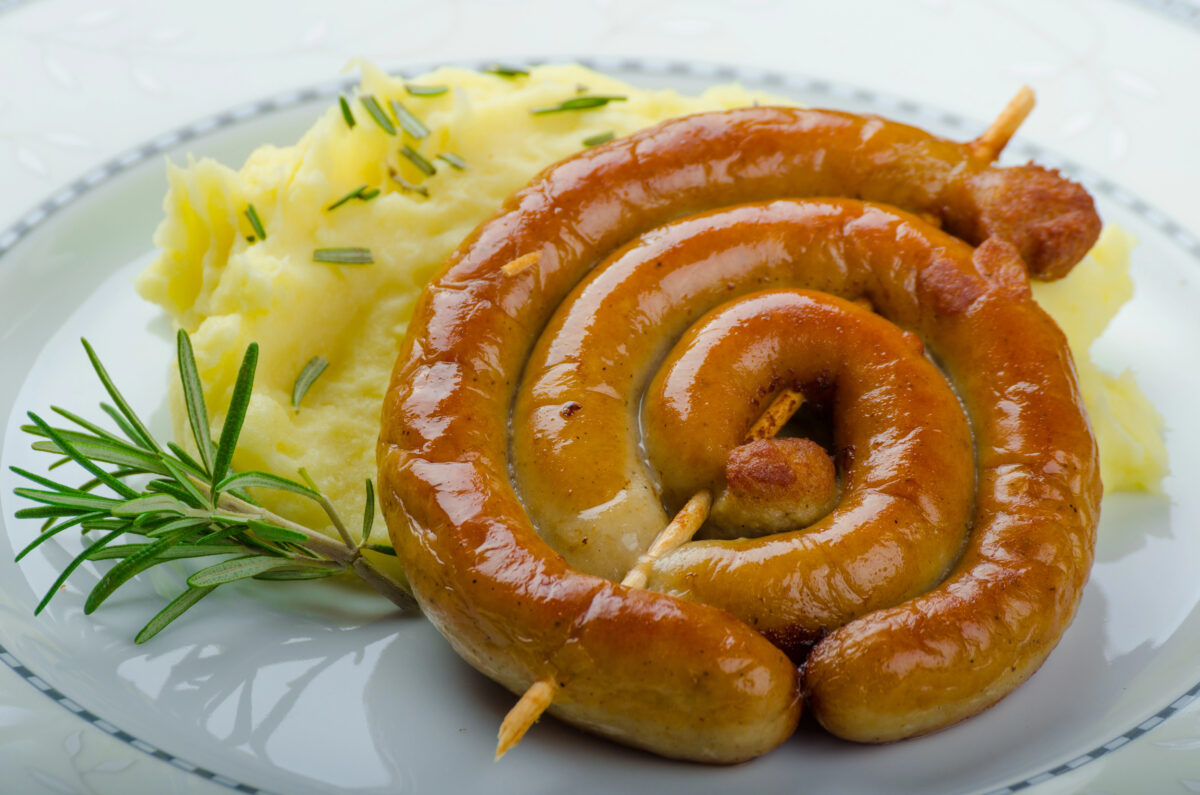 Tento tradičný pokrm bol v čase komunizmu veľmi obľúbený. Dnes sa pripravuje menej často, no stále výborne zasýti