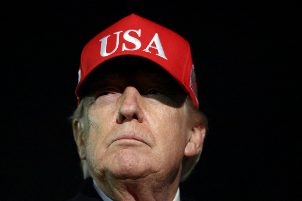 Pápež Lev XIV. odslúžil omšu v Angole, zúčastnilo sa na nej 100-tisíc ľudí