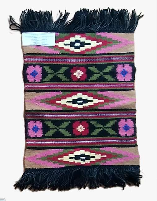 Виховання національного світогляду учнівської молоді через народне мистецтво: у Комітеті з питань освіти, науки та інновацій представлено виставку «Український сувенір»