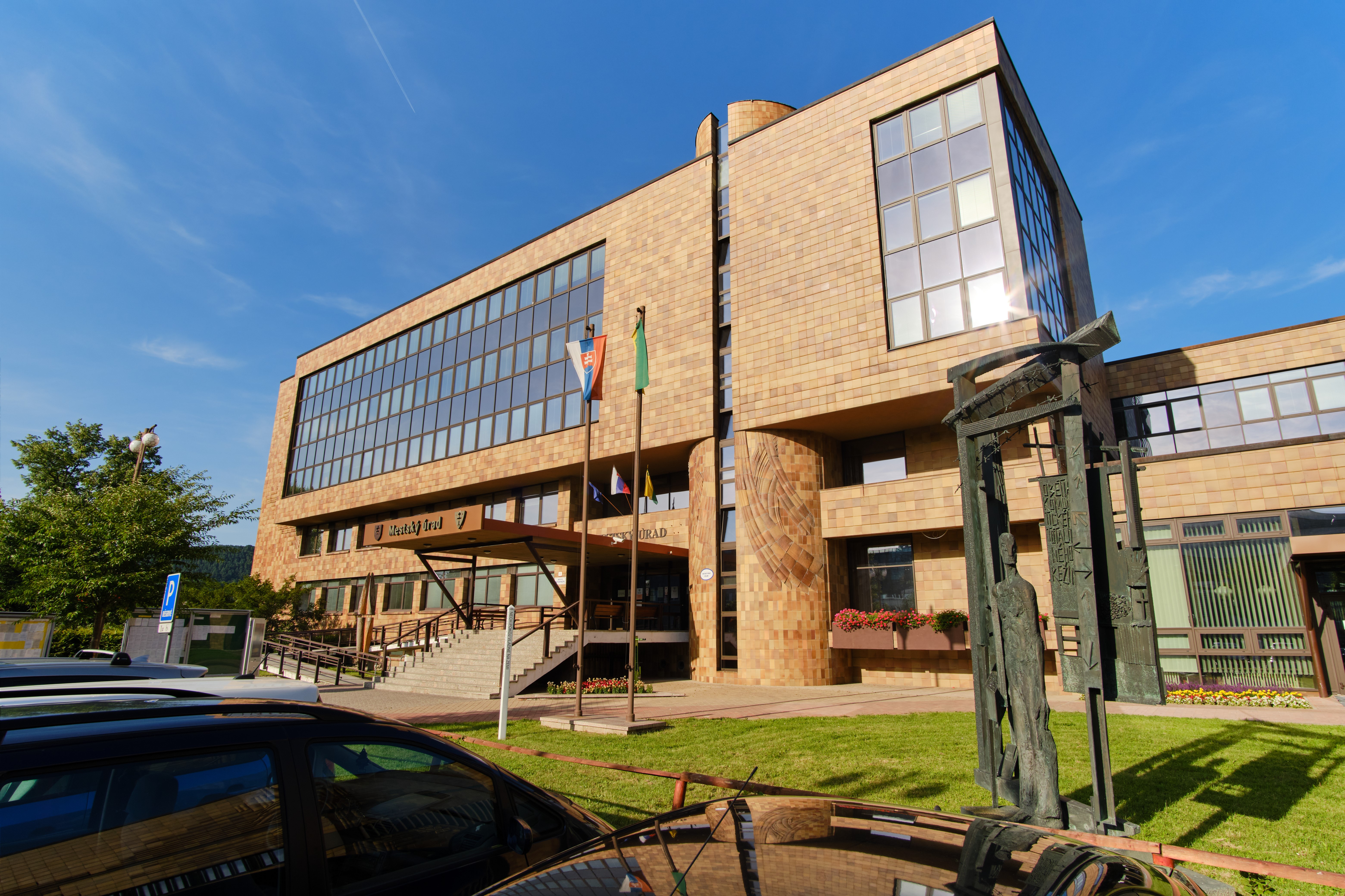 Mesto začína s doručovaním rozhodnutí o vyrubení dane z nehnuteľností a dane za psa