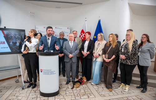 Koniec množiarňam: minister Takáč chystá tvrdý zákaz biznisu na utrpení zvierat