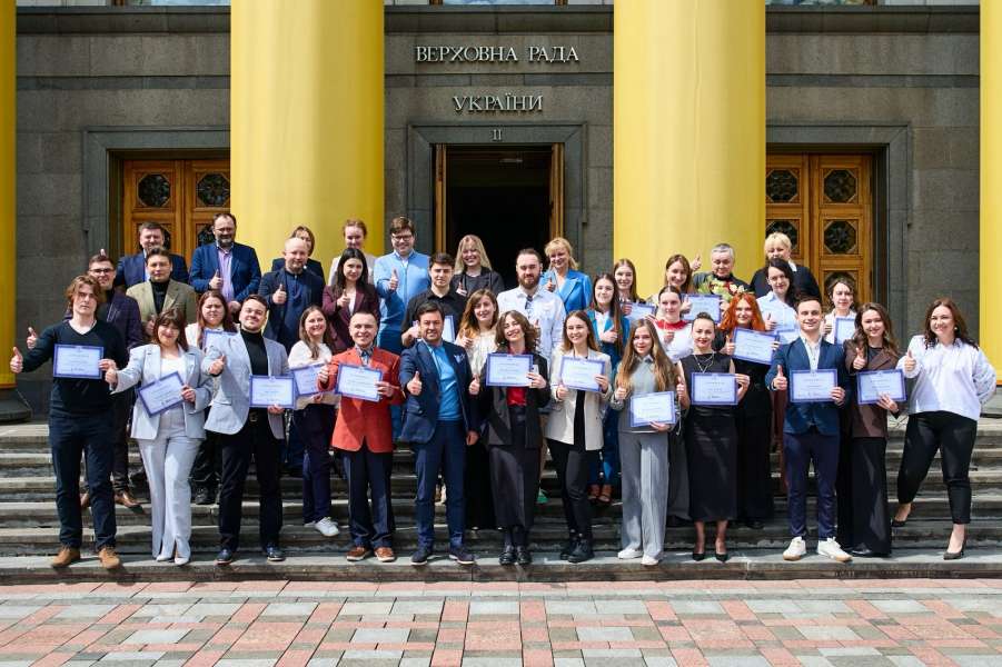 В Апараті Верховної Ради України вручили сертифікати учасникам Програми стажування молоді
