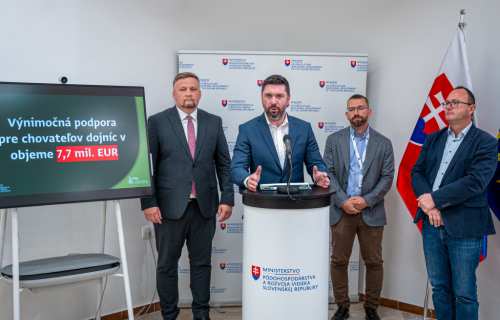 Pomoc pre chovateľov dojníc: Minister Takáč reaguje na prepad cien mlieka, podpora na jednu dojnicu stúpne na rekordnú úroveň