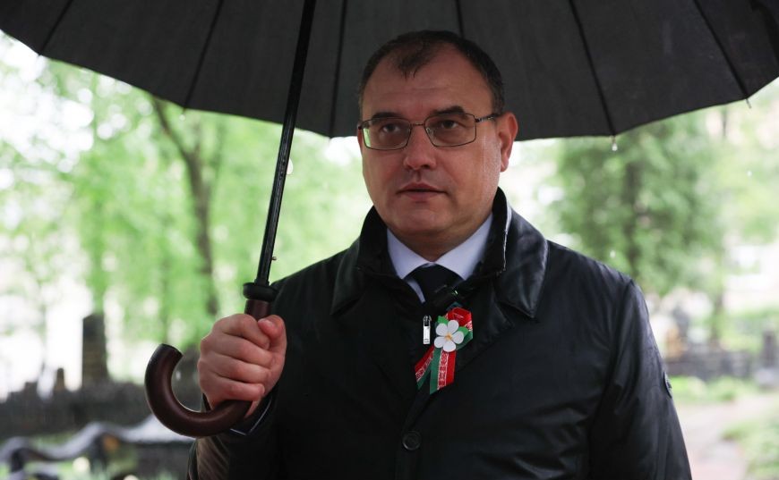 "Этот праздник символизирует победу над фашистским злом". Виктор Каранкевич возложил цветы к стеле солдатам и партизанам, а также к Могиле Неизвестного Солдата на Военном кладбище в Минске