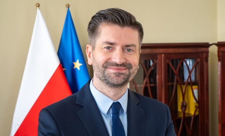 Śmiszek w sprawie Ziobry: wszystkie oczy są dzisiaj skierowane na sąd