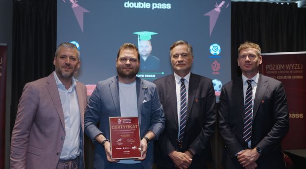 [DOUBLE PASS] Wręczono certyfikaty programu Masterclass dla dyrektorów akademii klubów Ekstraklasy