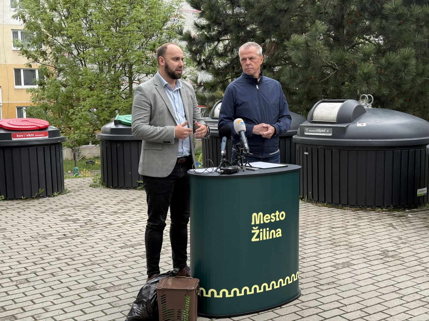 Mesto spúšťa na Hájiku pilot moderného systému triedenia odpadu v bytových domoch