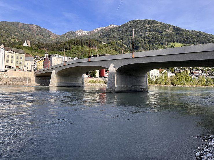 Steinbrücke Schwaz: Modernisierter Inn-Pegel wieder vollständig in Betrieb