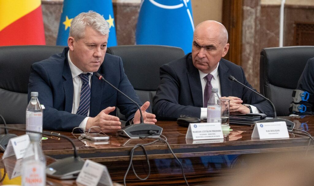 Aproximativ 5.300 de proiecte finanțate din PNRR, derulate de autoritățile locale, analizate în videoconferința premierului Ilie Bolojan cu prefecții
