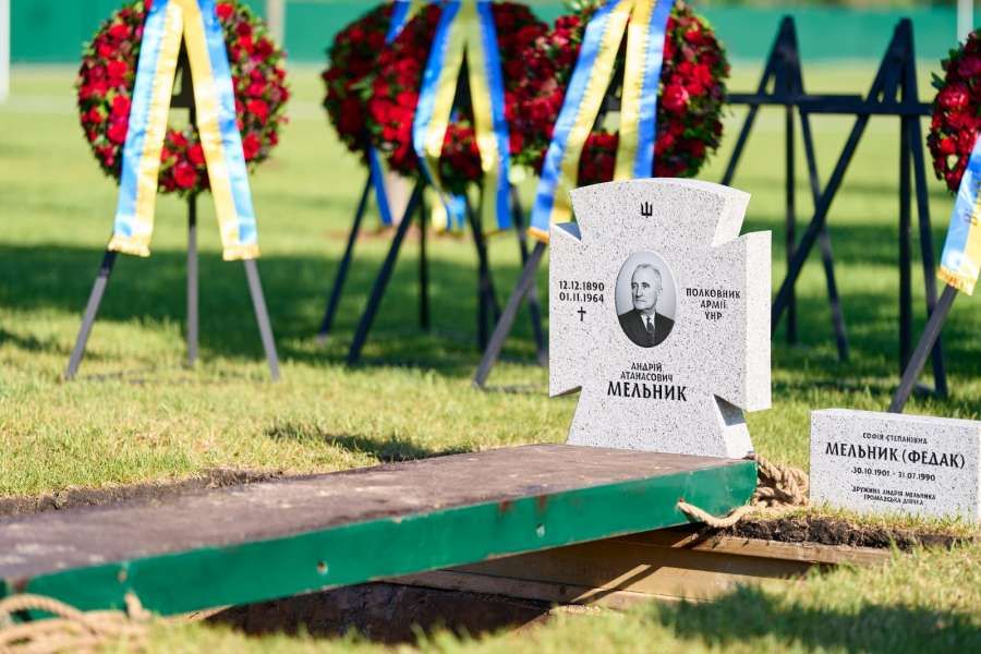 Пантеон видатних українців: керівництво Верховної Ради України взяло участь у церемонії перепоховання останків лідера ОУН
