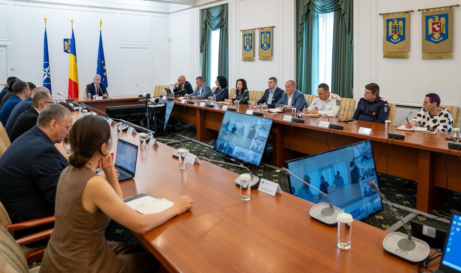 Ministrul Afacerilor Interne, Cătălin Predoiu, a avut o videoconferință cu structurile centrale și teritoriale ale MAI: „Ministerul funcționează ca un tot unitar. Siguranța publică trebuie să rămână mai presus de orice context politic sau social”