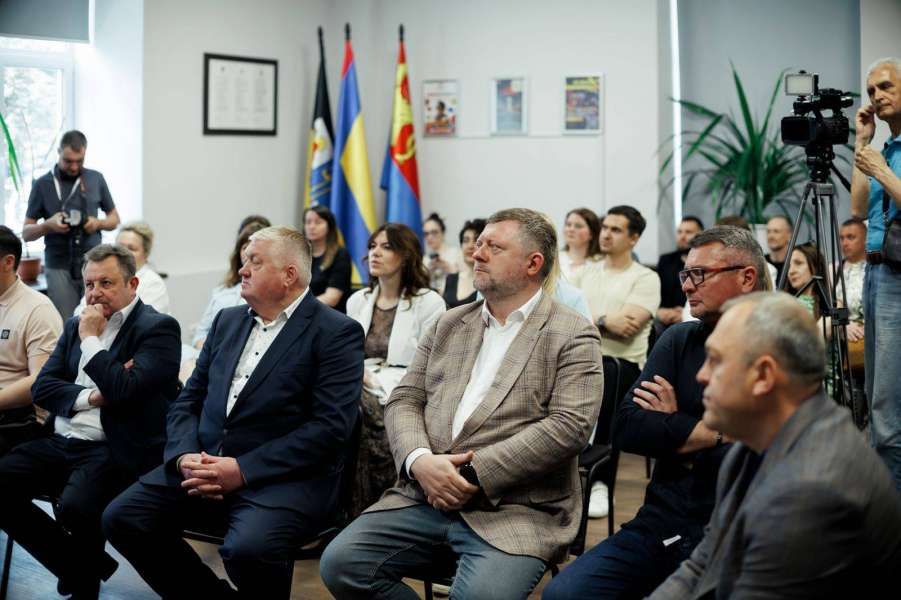 Місцеві громади — фундамент держави: Перший віцеспікер взяв участь у форумі старост Кіровоградщини