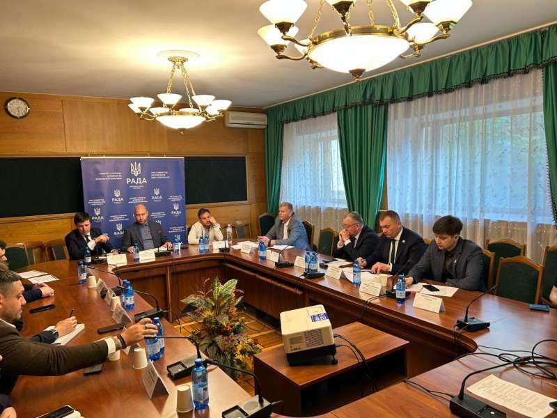 Презентовано новий євроінтеграційний законопроєкт щодо засобів захисту рослин — аграрний Комітет провів круглий стіл
