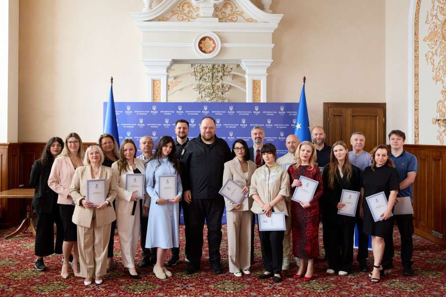 «Журналістика — це здатність не загубити правду у потоці ворожих маніпуляцій», — Руслан Стефанчук нагородив відзнаками Парламенту українських медійників